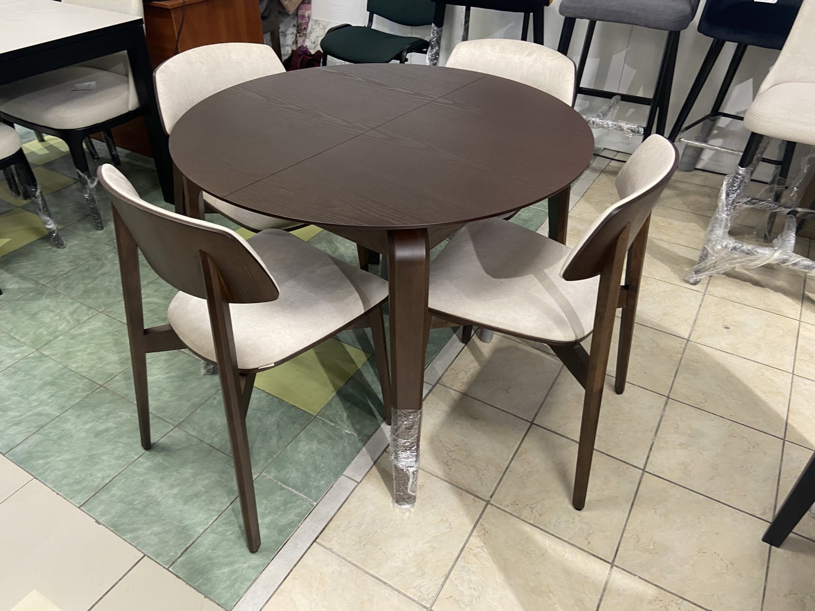 Стіл кухонний Спейс коло шпонований